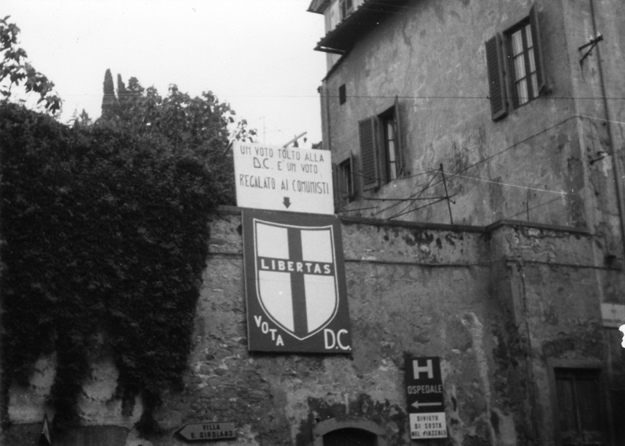 Propaganda elettorale della Democrazia Cristiana sul muro del Seminario, durante le elezioni amministrative del 1970