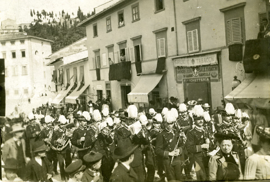 Filarmonica di Fiesole in Piazza Mino, 1905